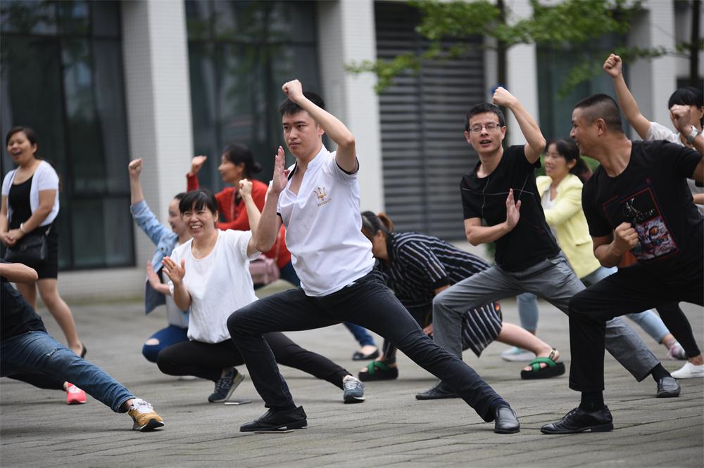 1516688788110146.jpg 热身 酷.jpg